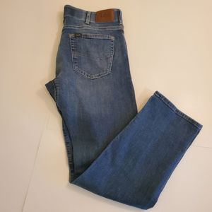 NWOT Men's Lee Extreme Motion Straight Fit with Tapered and Distressed leg